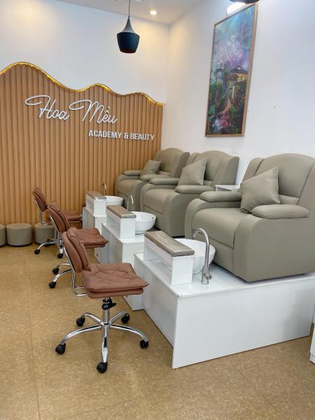 Mẫu ghế làm móng mới có bục cao