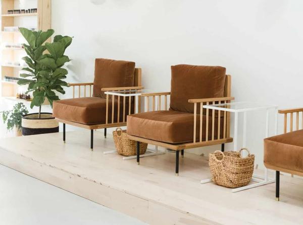 Mẫu ghế làm nail đơn giản khung gỗ