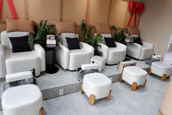 Mẫu ghế làm nail phong cách Nhật Bản