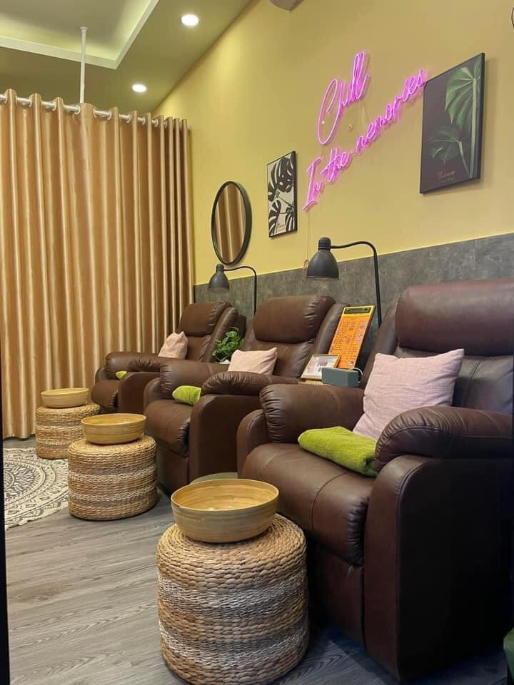 Mẫu ghế làm nail tích hợp bệ ngả chân tự động