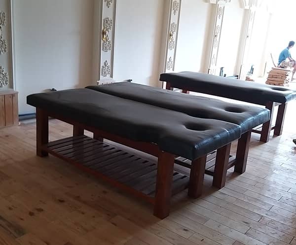 giường massage có lỗ mặt